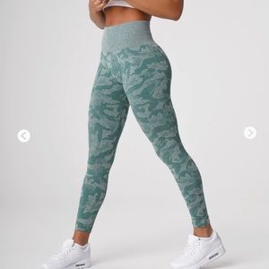 NVGTN Forrest green camo seamless leggings size S